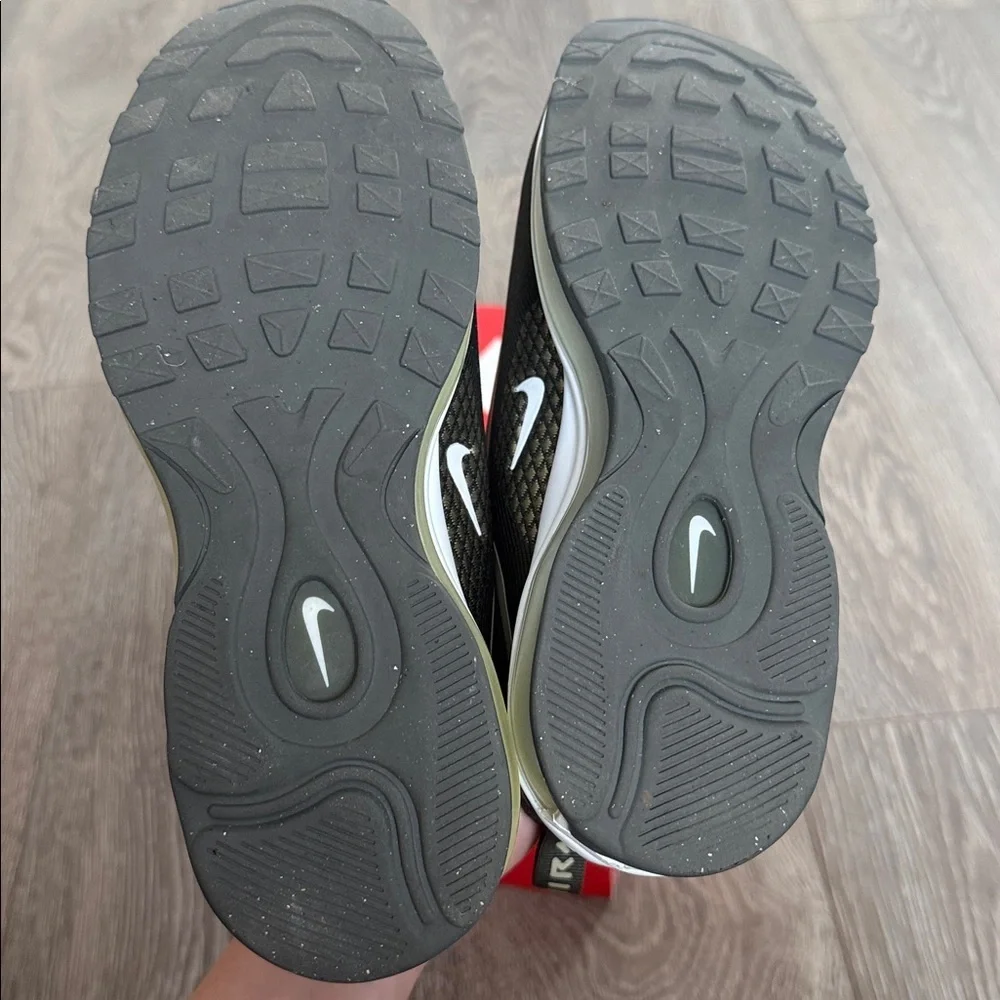 Nike size cargo